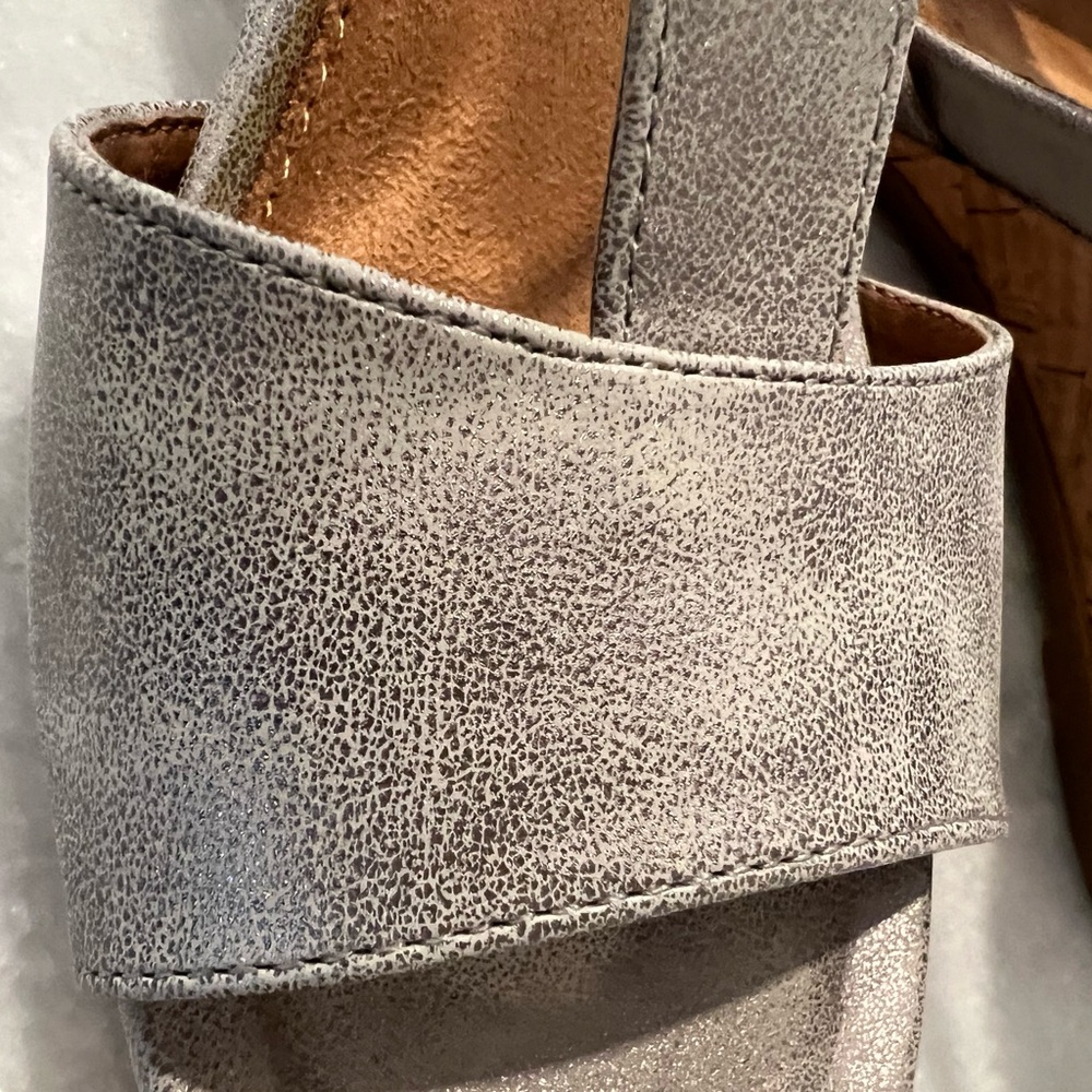 Metallic Wedge Sandals - Picture 8 of 8